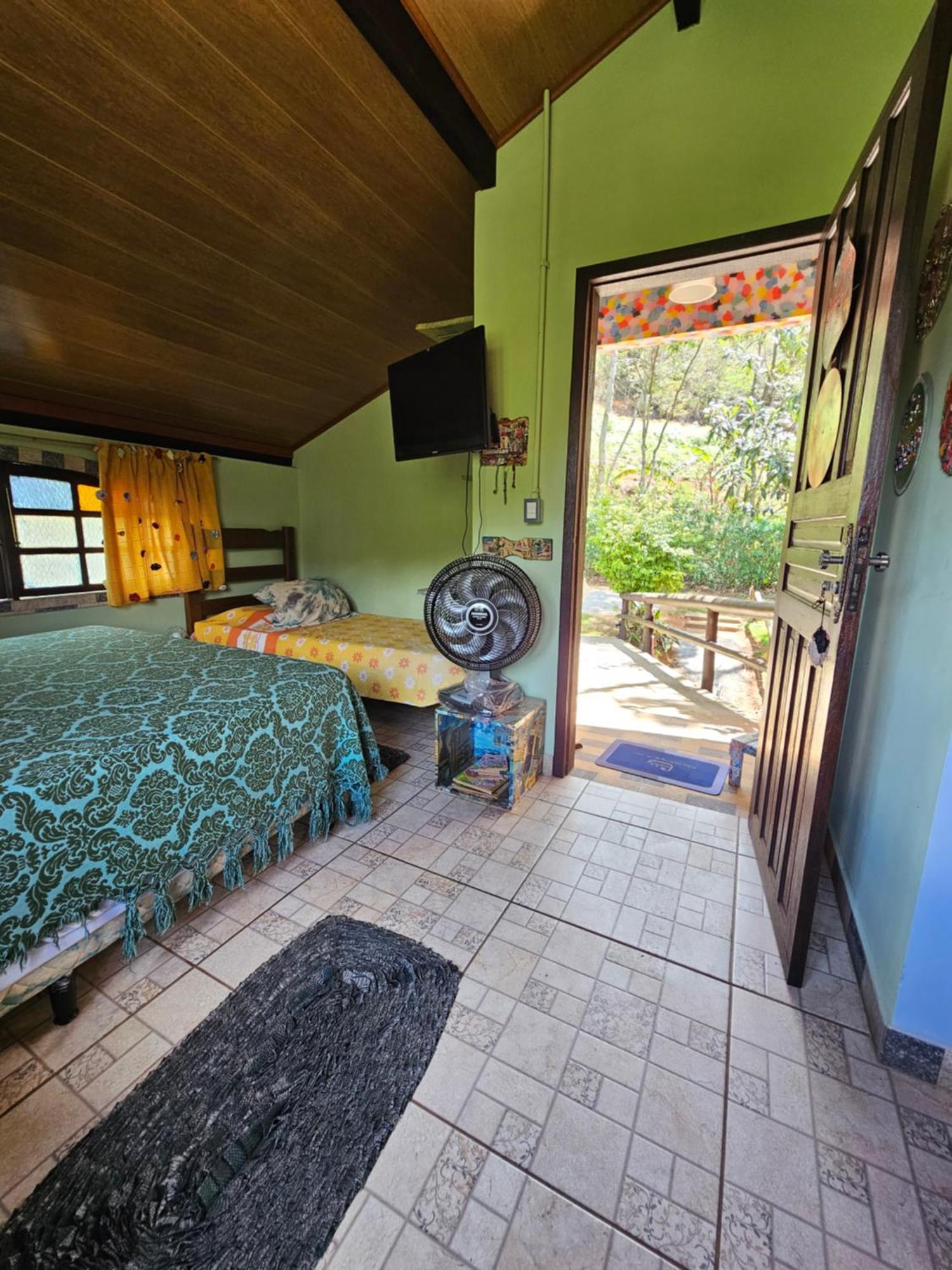 סאו פדרו דה סרה Suites Casinha Do Alto Da Bocaina חדר תמונה